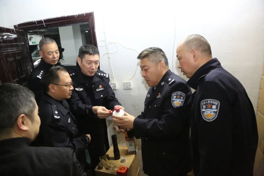中华香烟_香烟中华金中支售价多少_香烟中华价格表和图片