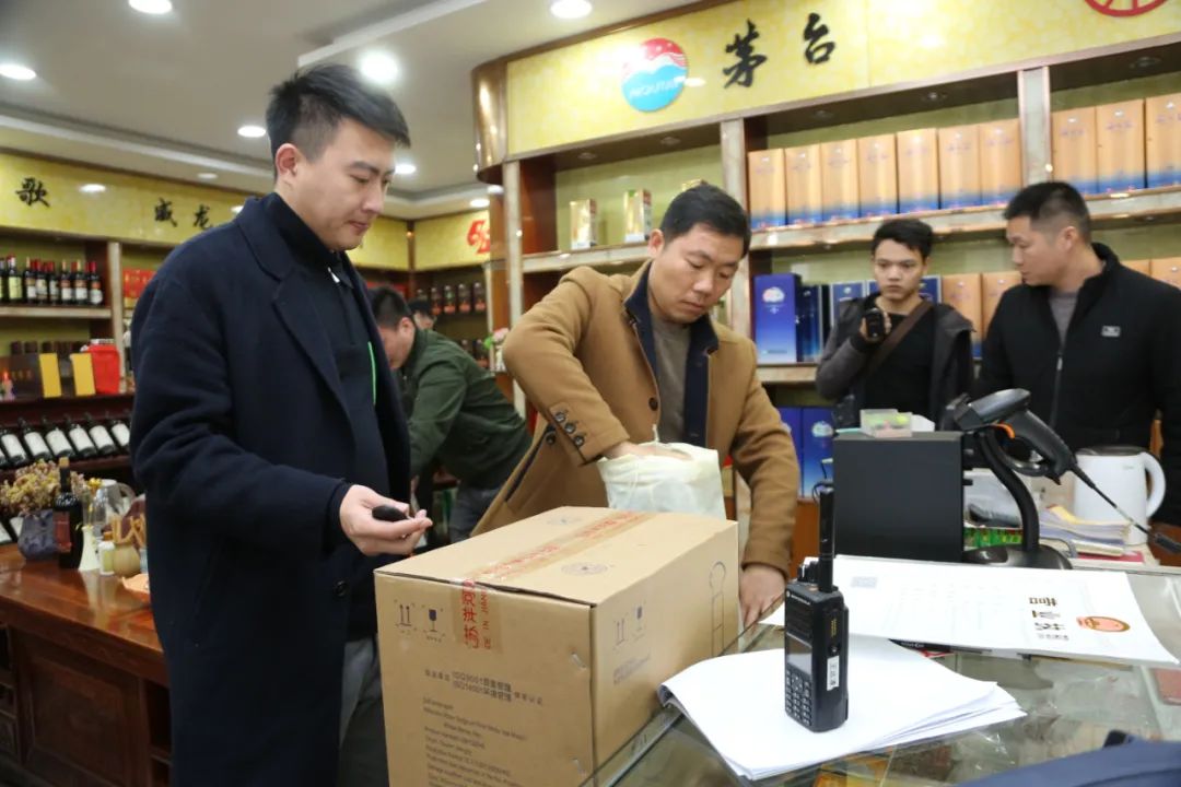 香烟中华价格表和图片_香烟中华金中支售价多少_中华香烟